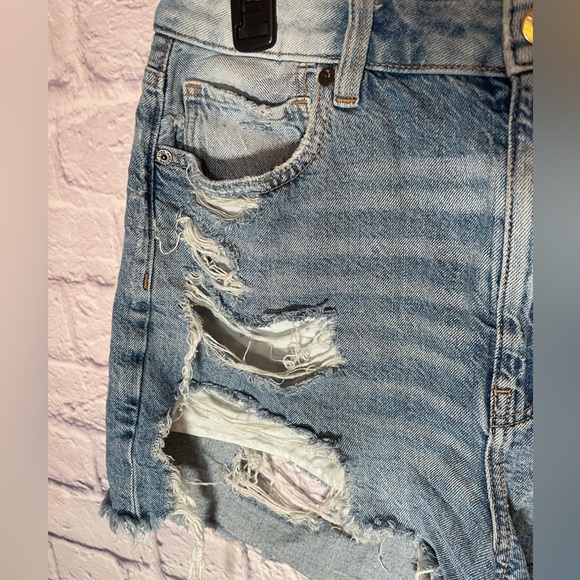American Eagle Women's Denim Jeans Mom Shorts Size 12 Heavily distressed - Picture 3 of 11